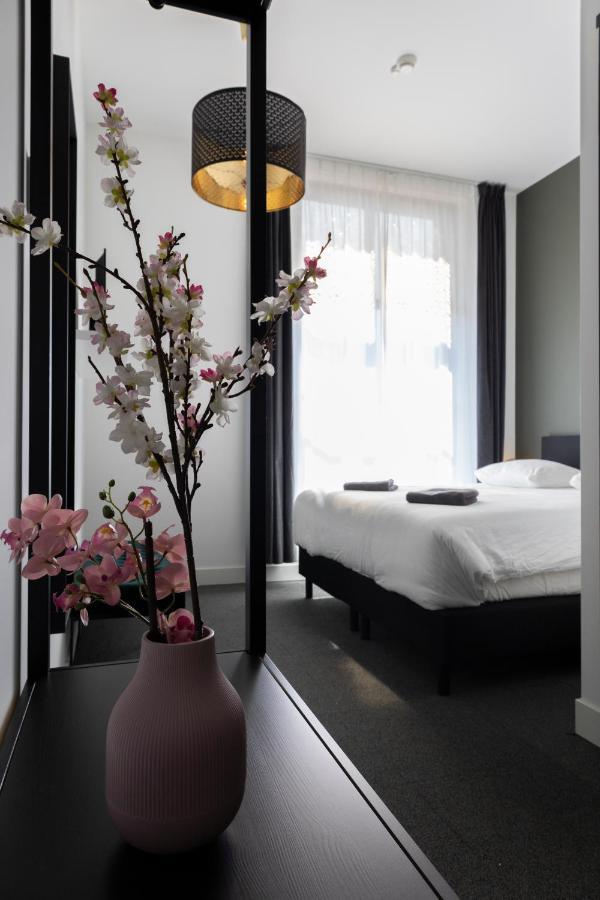 Hotel En Stadscafe De Dam L Hotel Monnickendam Bagian luar foto